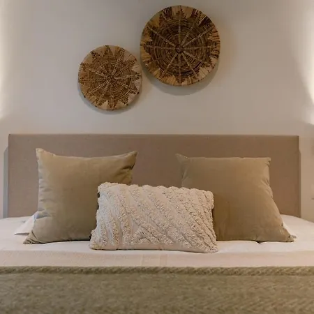 Huswell - Cozy Ground-floor With Spacious Terrace Apartment *